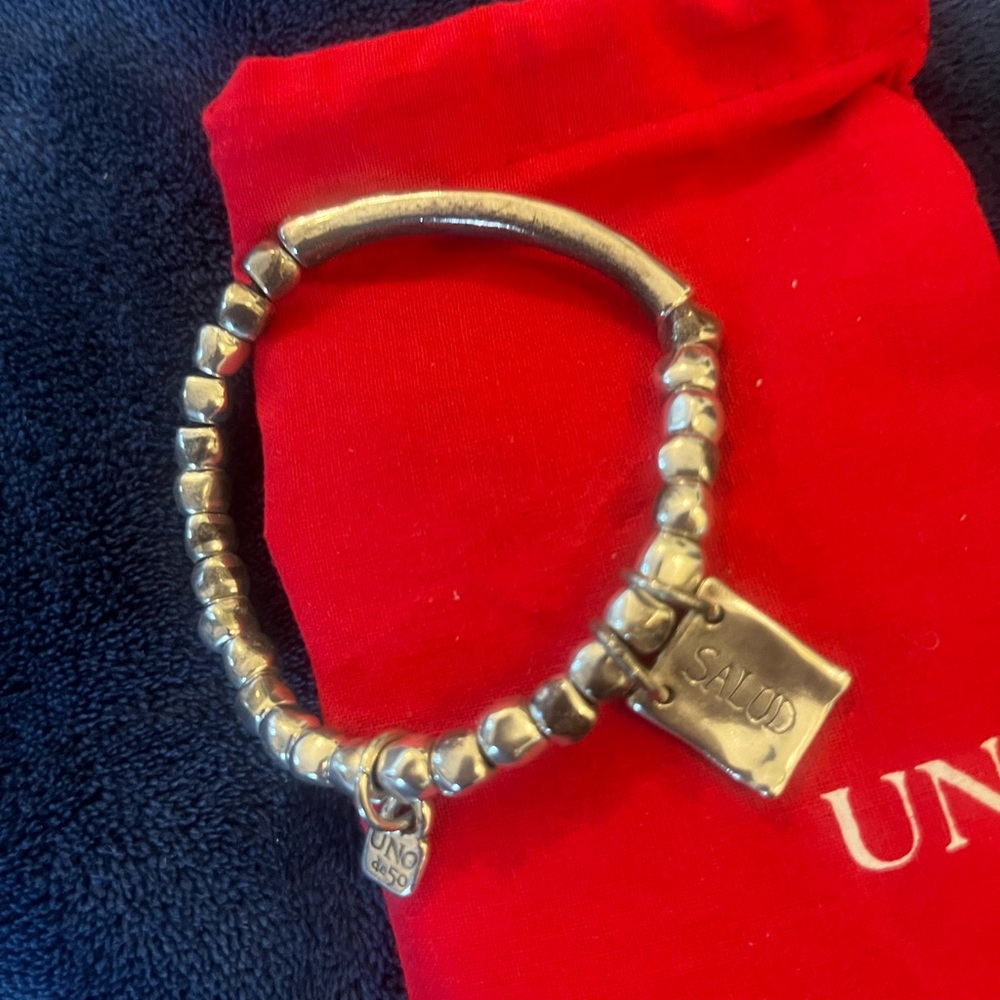 Beautiful 8.0 inch UNO de 50 Silver Bracelet. An absolutely beautiful item.